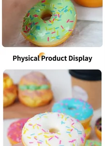 Detailansicht künstlicher Donuts mit bunter Glasur und Streuseln für Wohndeko