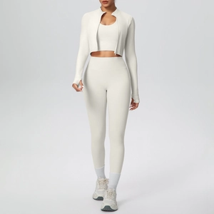 Set yoga tre pezzi crema con giacca con zip, reggiseno sportivo e leggings a vita alta