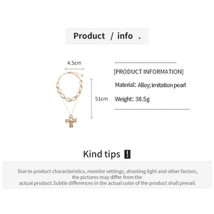 Détails du collier double rang croix dorée, pendentif 4,5cm et chaîne de 51cm