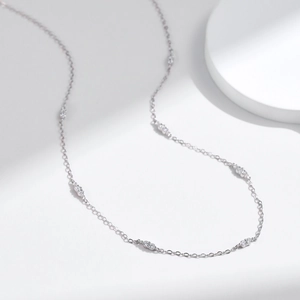 Elegant s925 sterling silver choker necklace with sparkling diamond accents for women