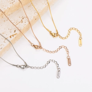 Concave round pendant necklaces in gold, rose gold and silver with lobster clasp and chain