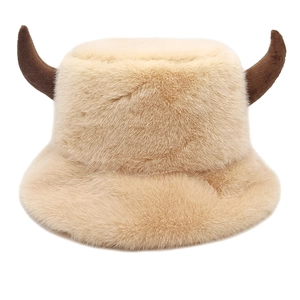 Cappello da pescatore in peluche kaki chiaro con corna marroni e texture soffice finta