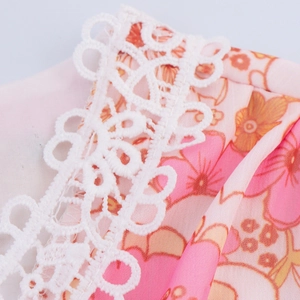 Abito in chiffon floreale rosa vintage con delicati bordi in pizzo bianco fine