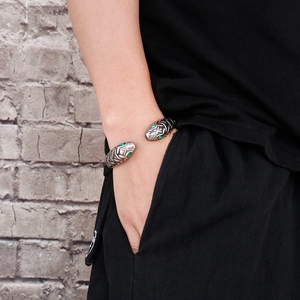 Hip hop silver snake cuff bracelet with green gems and diamond-like texture