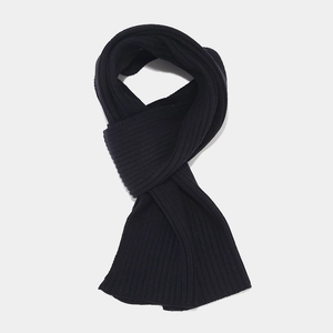 Detailed view of the black ribbed knit texture and thick winter scarf fabric