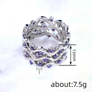 Bague vague en argent de 13 mm de large avec zircons violets ronds sertis