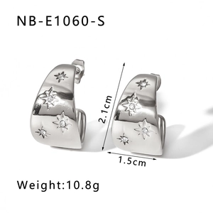 Detailed size view of silver star earrings with crystals, 2.1cm height and 10.8g weight