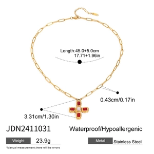 Collier croix en acier doré avec pierre rouge et perle, étanche et hypoallergénique, luxe chic