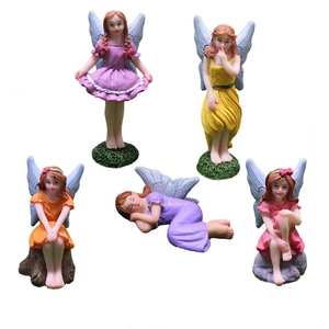 Set da 5 statuette fatine da giardino con vestiti colorati e basi in resina floreale