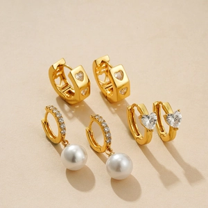 Ensemble de boucles d'oreilles 18K or avec cœurs évidés, zircons et perles