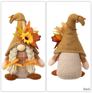 Détail recto et verso du gnome d'automne avec tournesol, feuille d'érable et chapeau