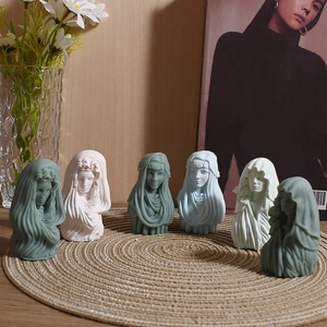 Collection de moules à bougies en silicone pour figurines de filles sur tapis tressé