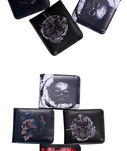 Vista dettagliata di portafogli compatti bifold con grafiche di teschi in stile punk