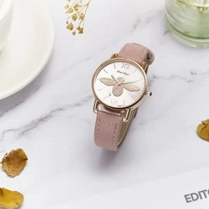 Elegant rose gold quartz watch featuring a 3D bee dial and pink leather strap design