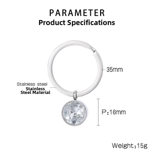 Détail du porte-clés en acier inoxydable avec anneau 35mm et pendentif zircon 16mm
