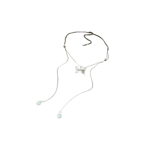 Elegante silberne Schmetterlings-Quastenhalskette mit Zirkon auf einer Schlangenkette