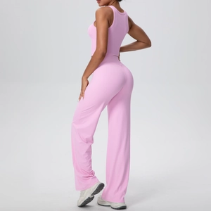 Completo yoga rosa con canotta racerback e pantaloni a gamba larga a vita alta, vista posteriore