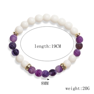 Elastic bead bracelet with purple cracked agate and white stones with gold spacers