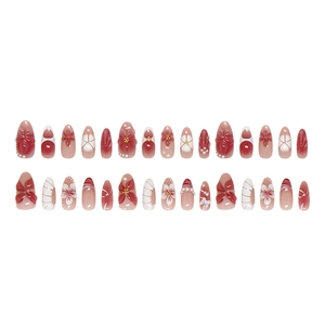 Faux ongles camélia 3D et perles avec dégradé rose et accents de papillons