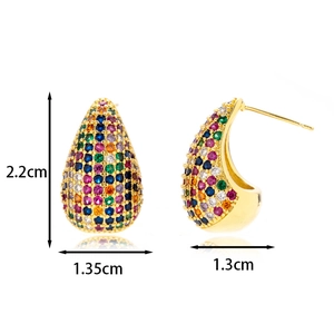 Boucles d'oreilles goutte évidées avec zircons colorés et métal doré élégant