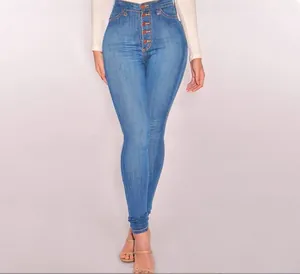 Détail d'un jean skinny taille haute pour femme avec braguette à cinq boutons bleus