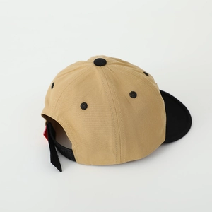 Detail of adjustable strap and red tag on a bicolor Florida kids baseball cap
