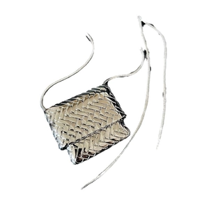 Mini collier sac tressé argenté avec fines chaînes serpent élégantes