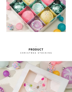 Détail de boules de Noël macaron colorées et ornements en étoile à paillettes