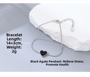 Detail eines S925 Silberarmbands mit schwarzem Achatherz und 14+3cm langer Gliederkette