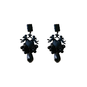 Vintage black angel heart earrings with square gemstones and stylish beaded tassels