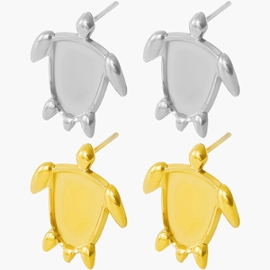 Detail of turtle-shaped 304 stainless steel earring studs in gold and silver finish