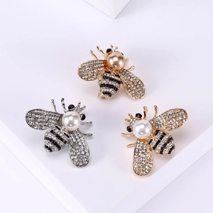 Alloy Rhinestone Bee Brooch With Faux Artificial Pearl Fashion Animal Pin Badge For Women Suit Cardigan Decoration