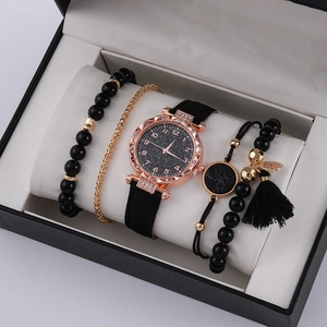 Roségoldene Uhr mit schwarzem Sternenzifferblatt und passenden Armbändern in Box