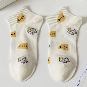 Breathable white low-cut cotton socks with cute cartoon bear and yellow bread motifs