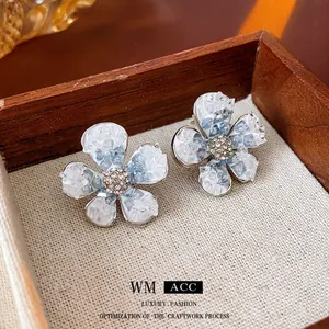 Elegant gradient crystal flower stud earrings with sparkling rhinestones in a tray