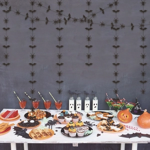 Set decorazioni per Halloween con ghirlande glitterate a forma di ragno e pipistrello su muro