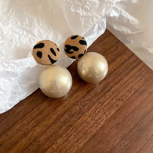 Boucles d'oreilles rétro à motif léopard et grandes perles avec tiges en argent