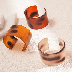 Retro geometric acetate tortoise shell open cuff bracelet for women in leopard print