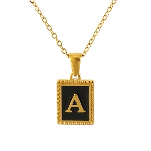 Collier pendentif carré lettre A en or avec émail noir et bordure perlée délicate