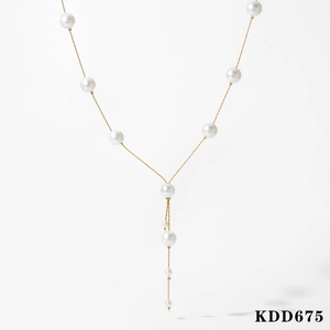 Collier élégant en Y en acier inoxydable doré orné de perles blanches raffinées