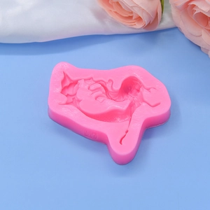 Rosa Meerjungfrau Silikonform für DIY Kuchen und Seifenherstellung auf blauem Hintergrund