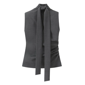 Top senza maniche grigio scuro con spalline imbottite e dettaglio arricciato laterale
