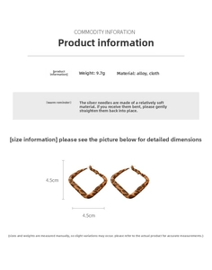 Détail des boucles d'oreilles léopard carrées de 4,5 cm avec taille et poids 9,7g