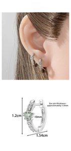 Détail de boucles d'oreilles étoile vert menthe avec dimensions de 12mm de haut et 10mm intérieur