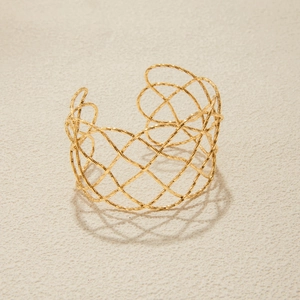 Minimalist 18K gold stainless steel open bangle with hammered texture and mesh design