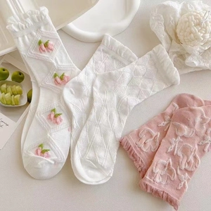 Detail von JK-Socken mit floraler Stickerei und gewellten Spitzenbündchen für Damen