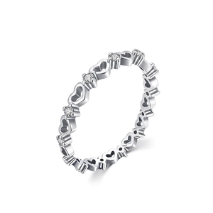 Bague en argent sterling S925 avec motifs cœurs ajourés et détails en zircon cubique