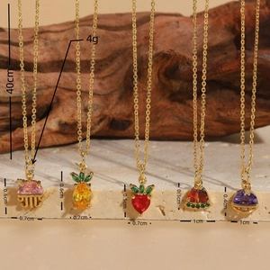 Colliers de clavicule chics plaqués or avec breloques d'ananas et de fraise en zircon