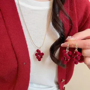 Vintage Red Flocked Berry Grape Necklace And Earrings With Silver Earring Post Elegant Gold Plated Jewelry For Women