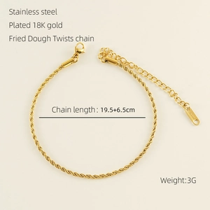 Détail de la chevillère en acier inoxydable plaqué or 18 carats à maille torsadée